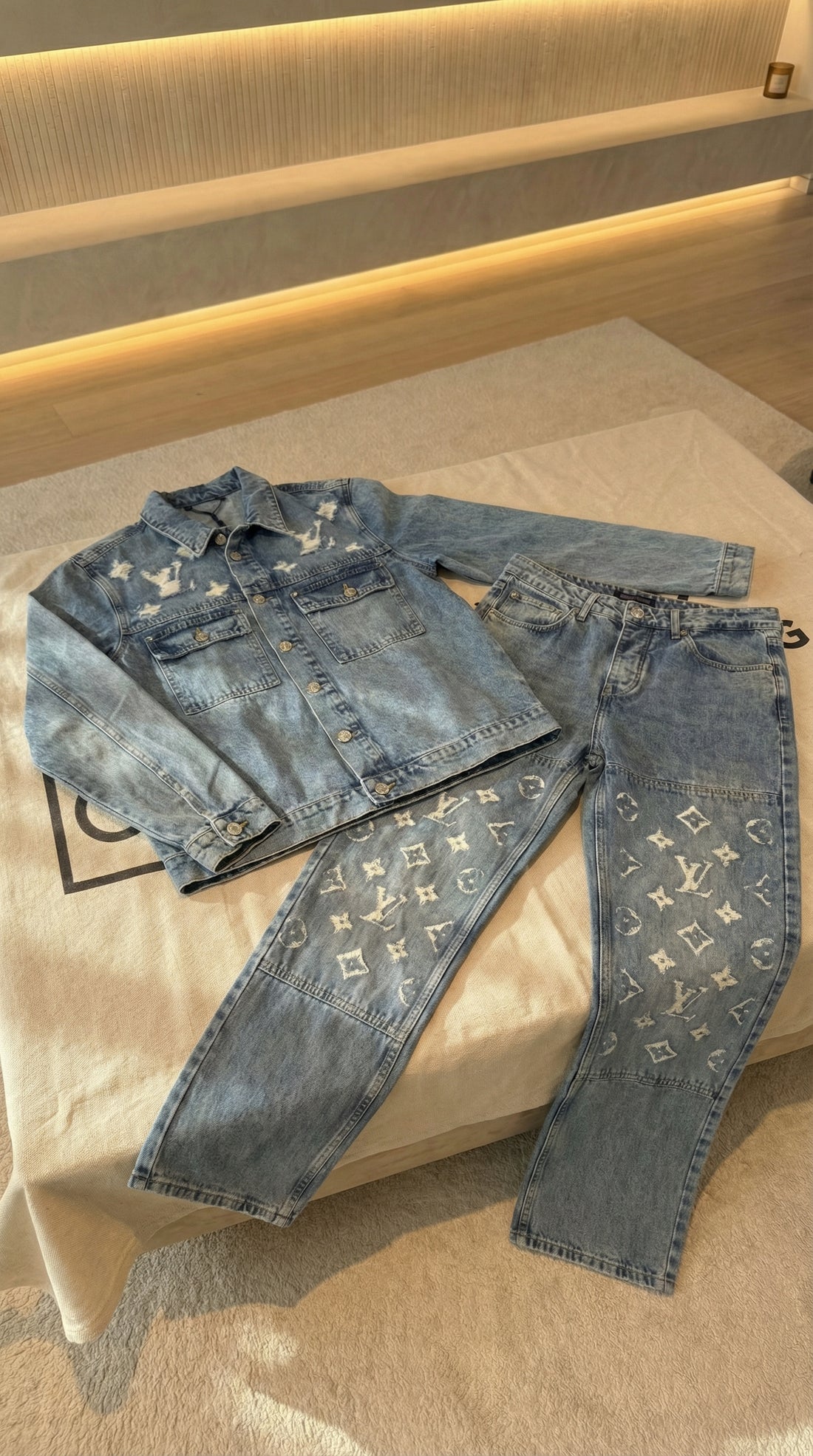 LOUIS VUITTON